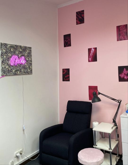 Манікюрний стіл, крісло для педикюру, полиця для педикюру та інш