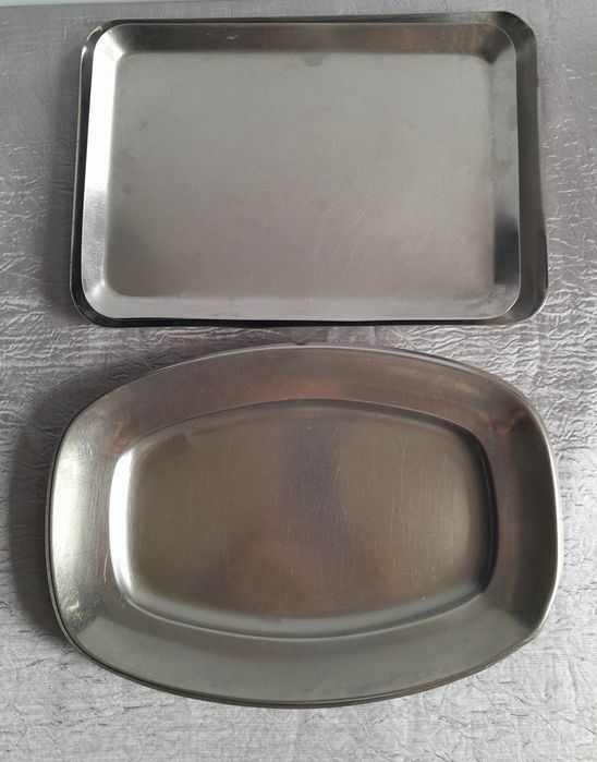 4 tabuleiros e 1 travessa em inox