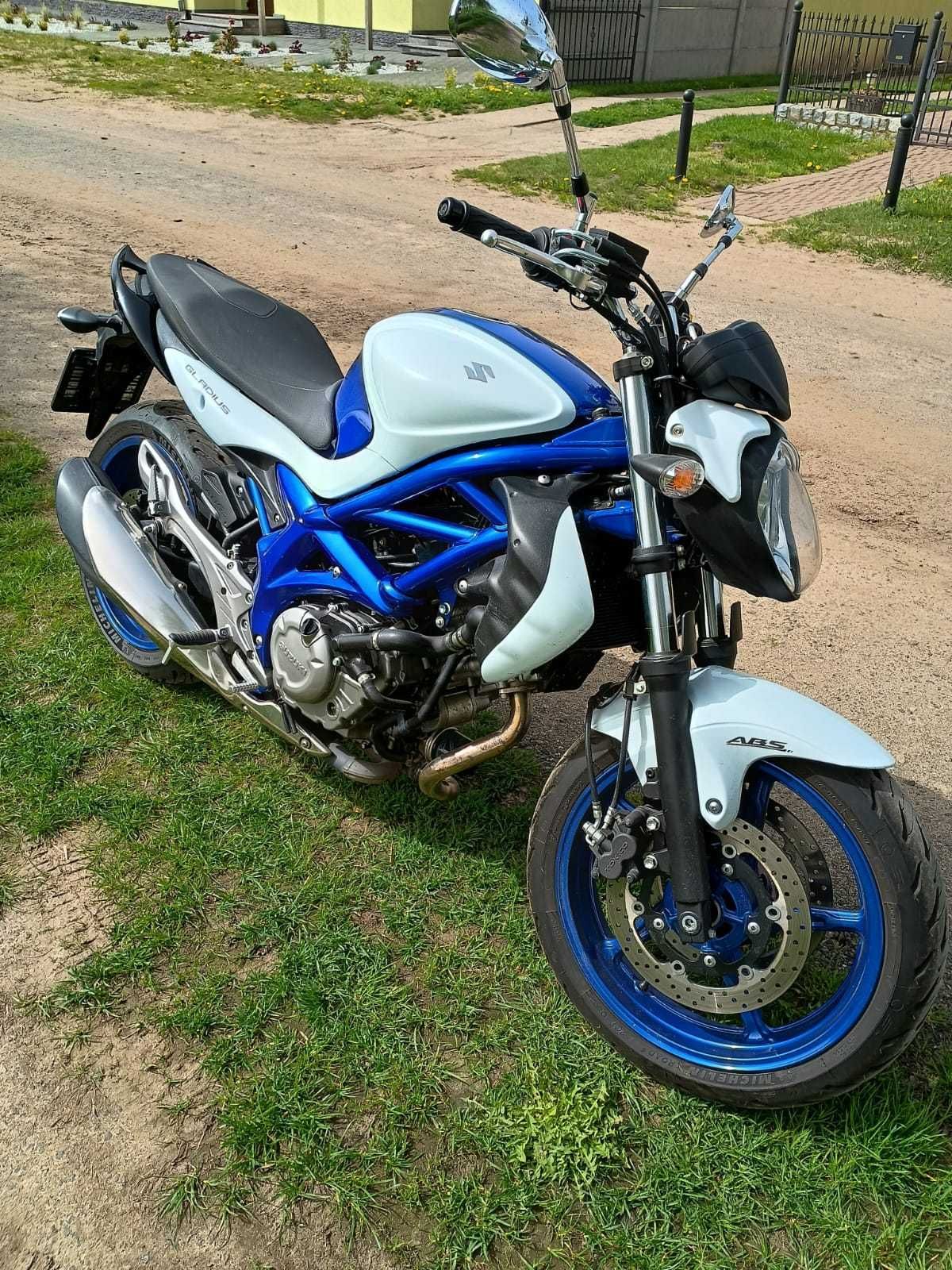 Motocykl suzuki gladius