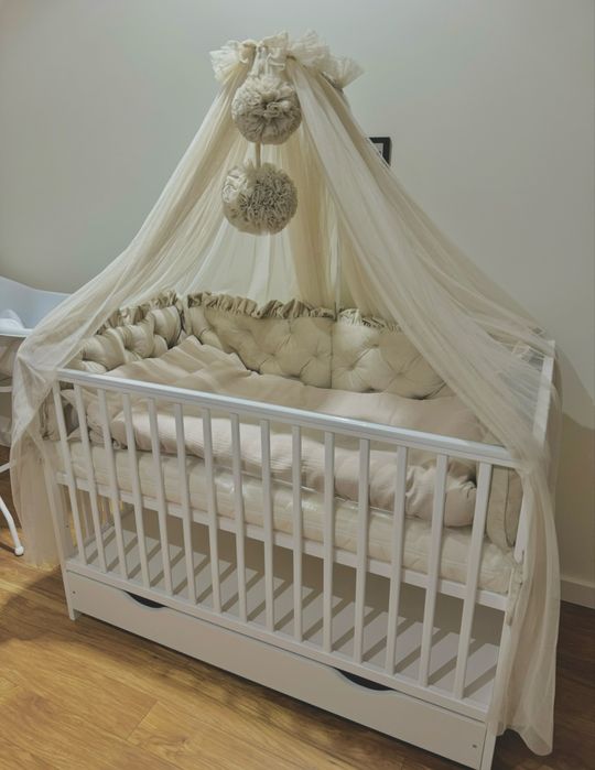 Łóżeczko dziecięce białe 120 x 60 szuflada stelaż baldachim beż