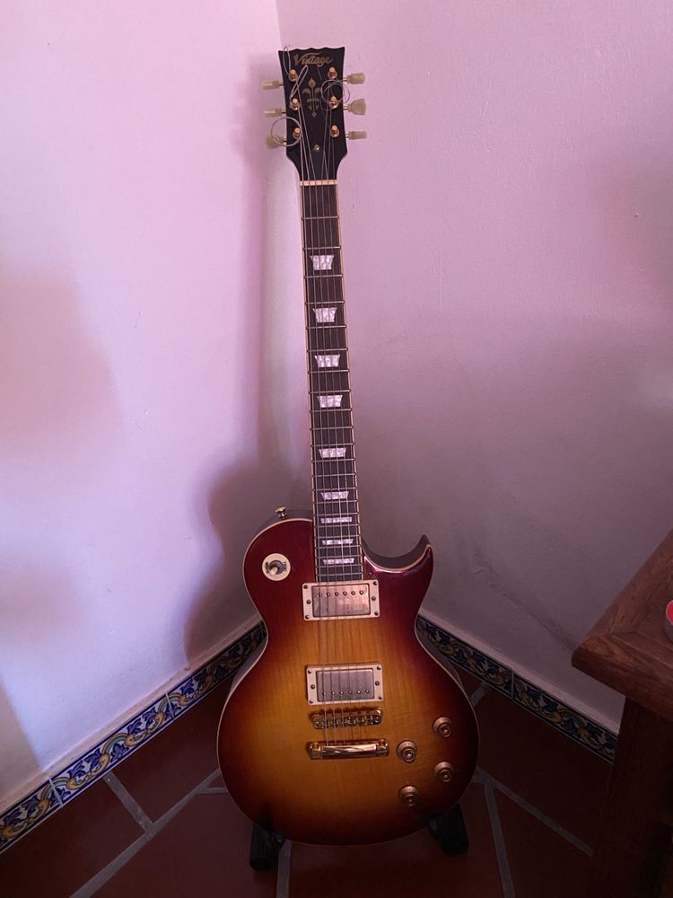 Conjunto Boss Katana e Les Paul Vintage V100MRTSB +Tripé