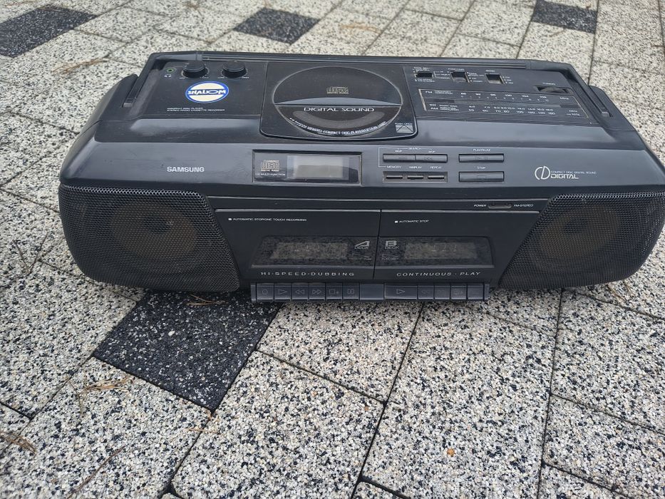 Stary radiomagnetofon Samsung RCD-1200