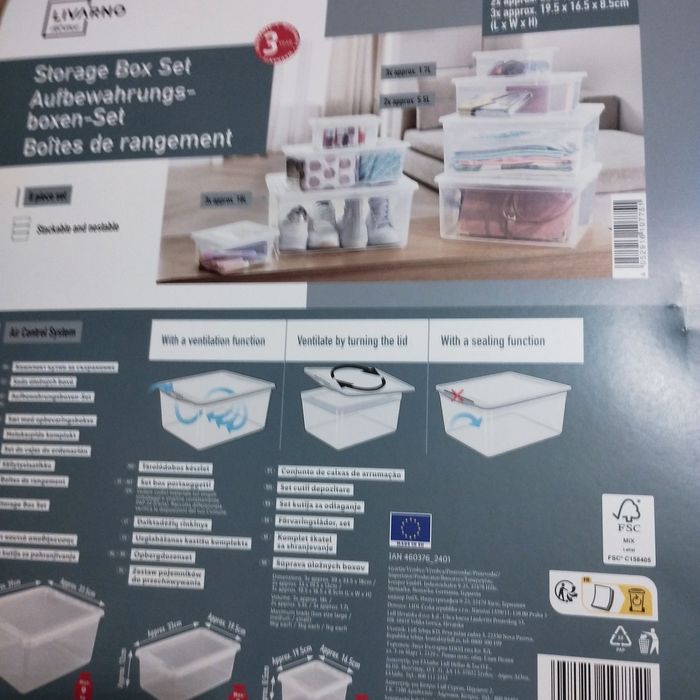 Контейнери для зберігання речей.