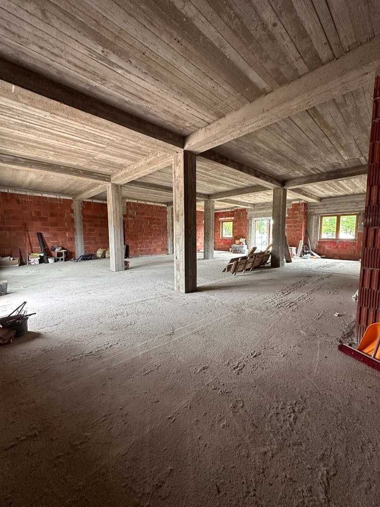 Lokal handlowo-usługowy 300 m² – centrum Janowa, nowy budynek