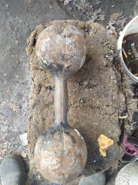 Продам гантеллю и гирю .