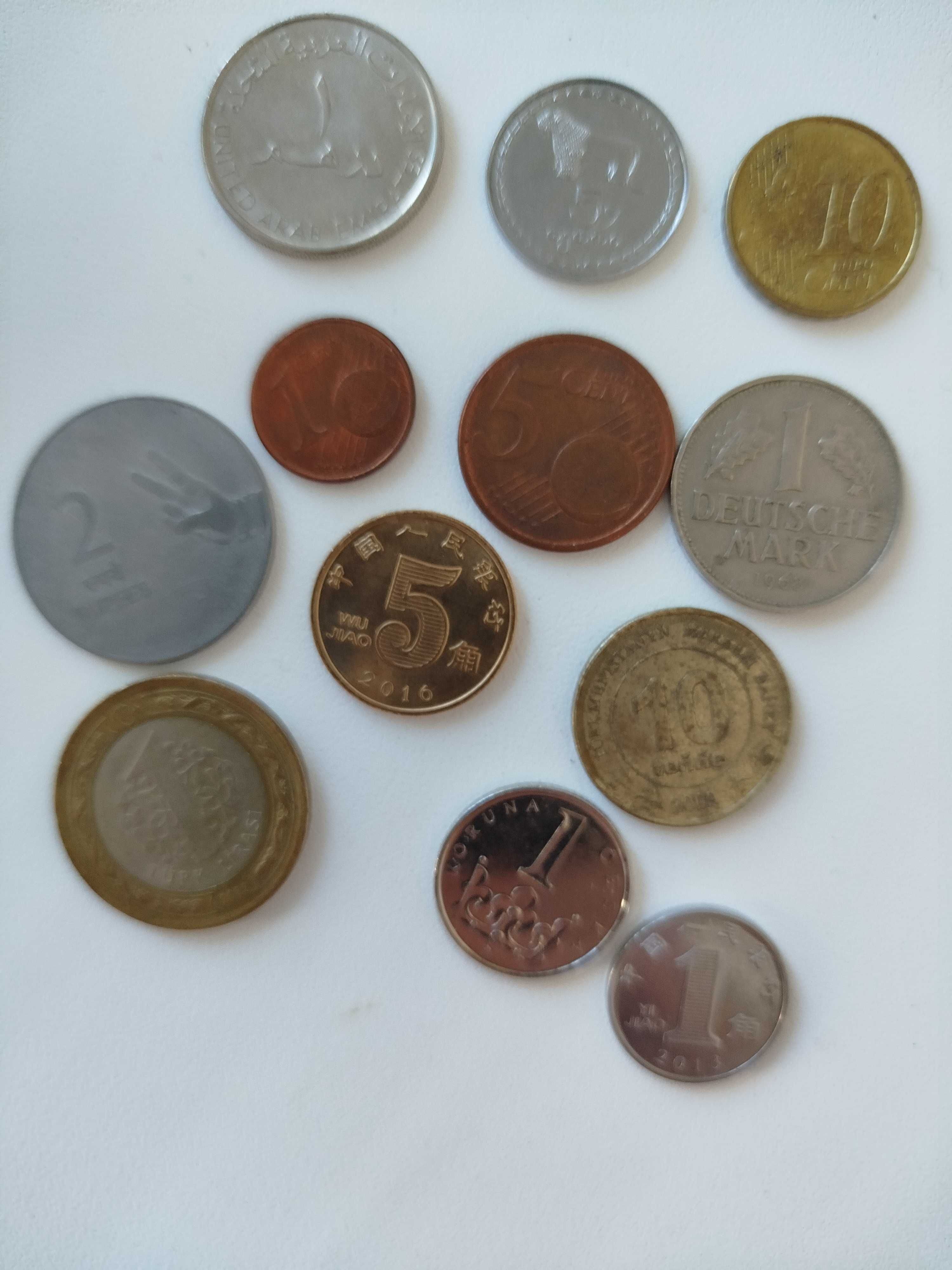 Різні монети світу