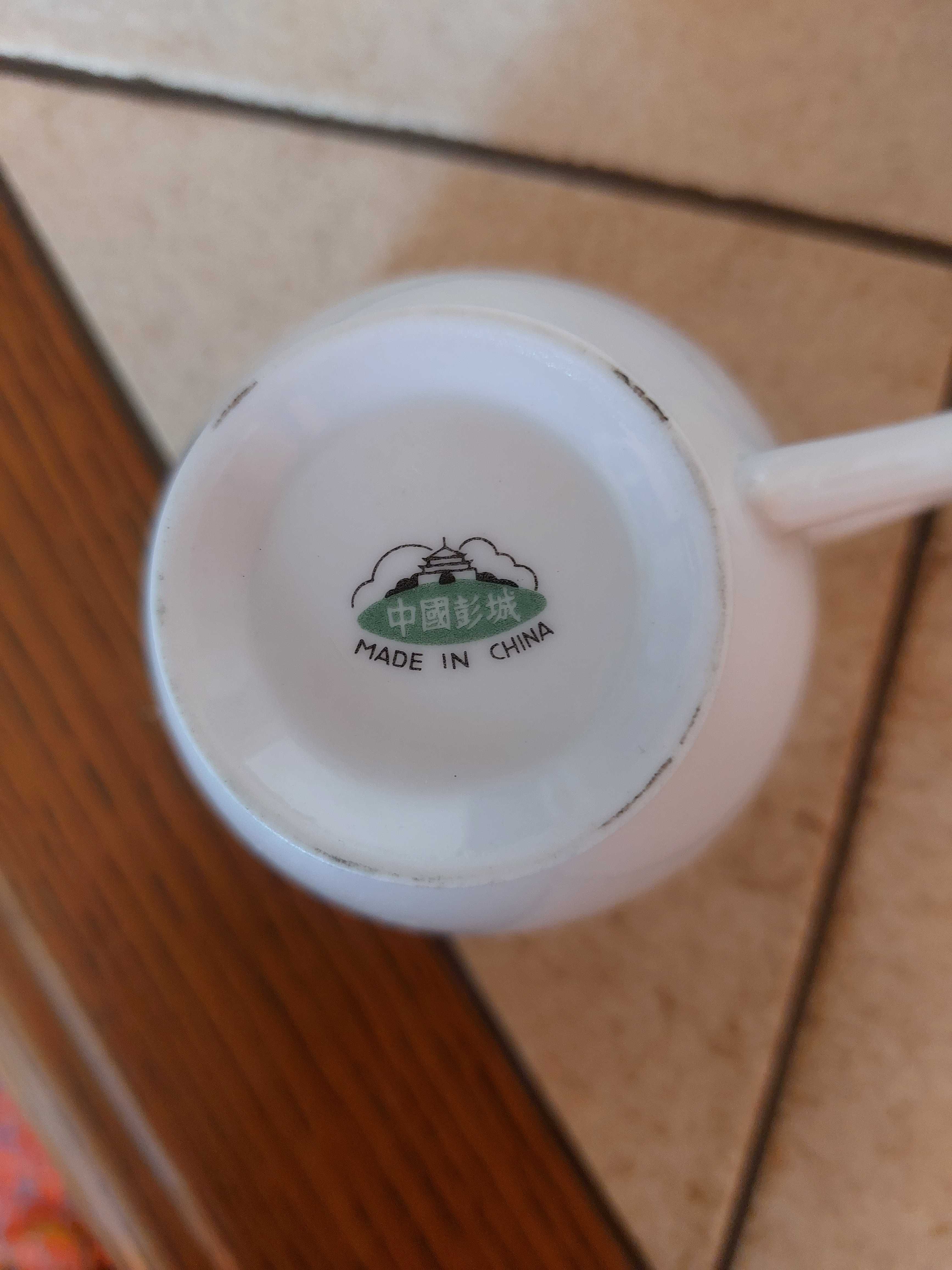 Chińska porcelana Filiżanki i talerzyki