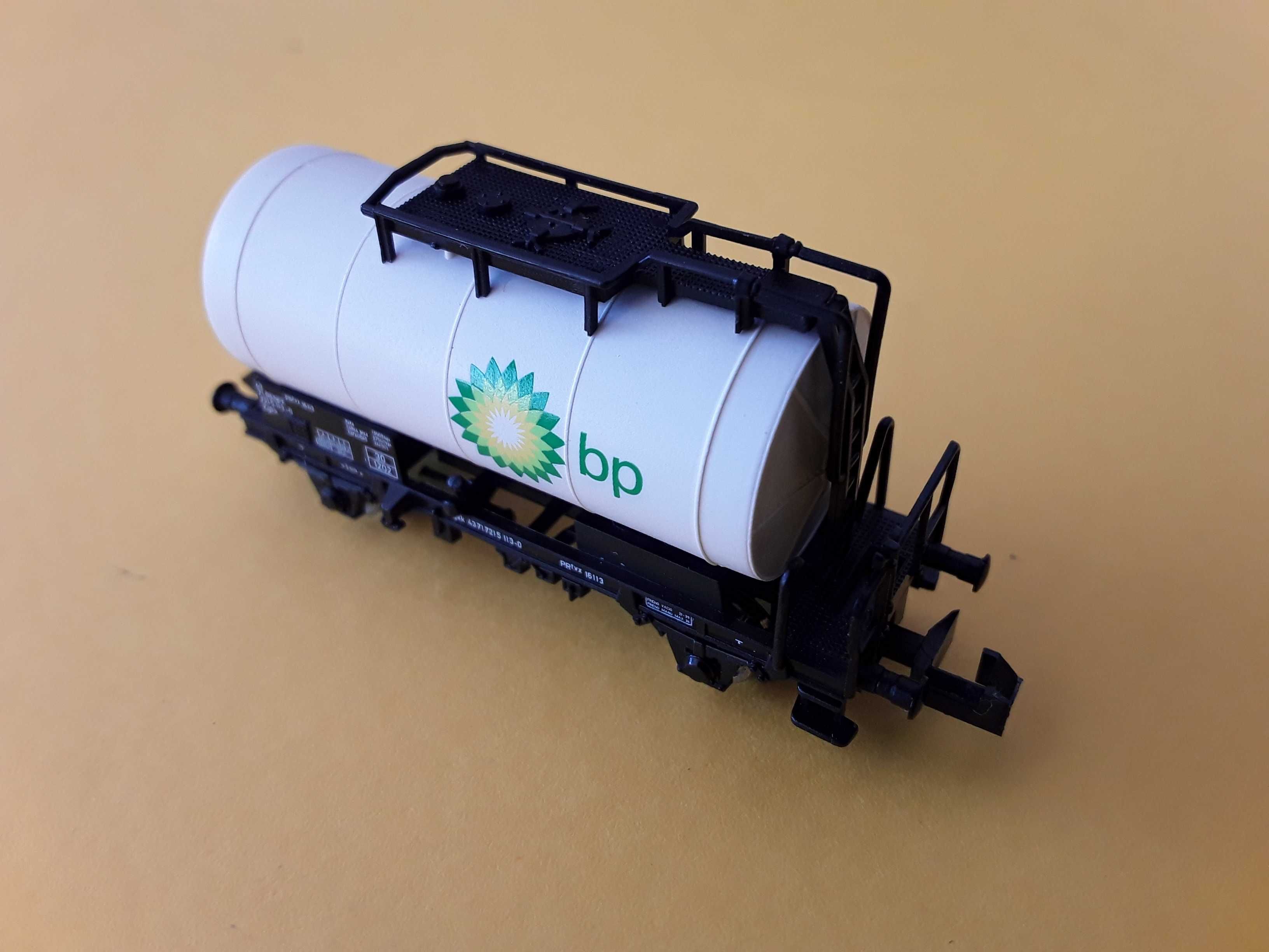 Vagão de combustível (BP) da marca Roco