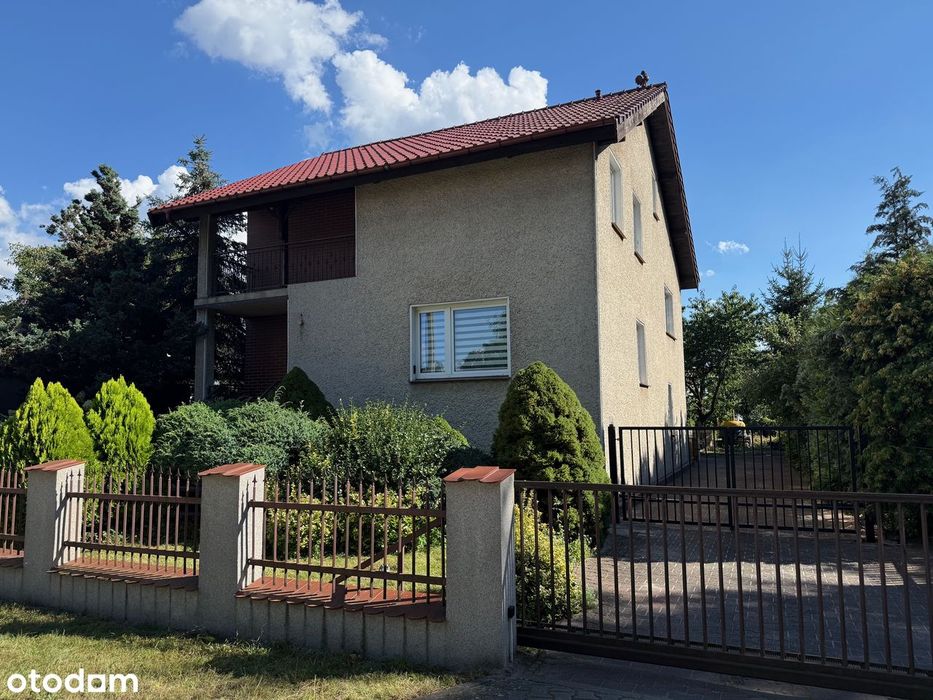 Bezpośrednio dom dla pracowników, bliskość dużych zakładów i autobusu