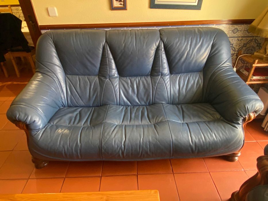 Conjunto de Sofás Azuis em Pele - Estilo Rústico e Confortável