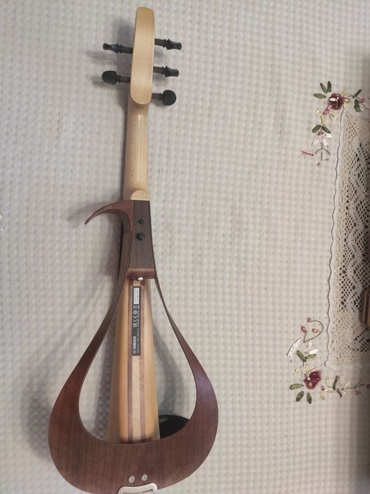 YAMAHA YEV-105 електро скрипка