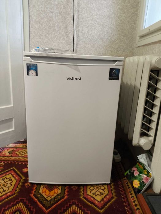 Морозильна камера Vestfrost CMFO85W