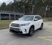 У продажі Toyota Highlander 2016