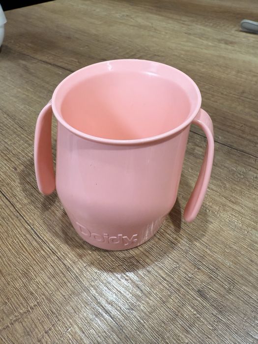 Kubek Doidy cup różowy pochylony niezwykły kubeczek