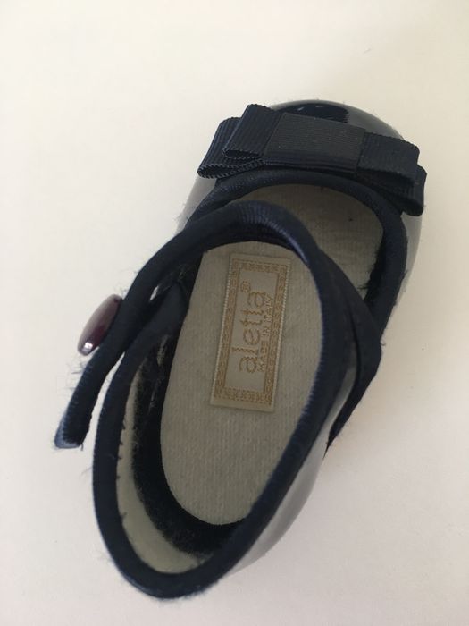 Sapatos em verniz, como novos.