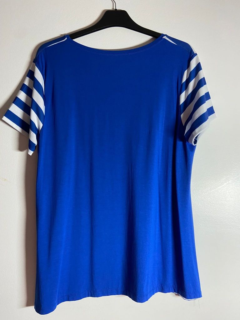 T-shirt  azul com estampado