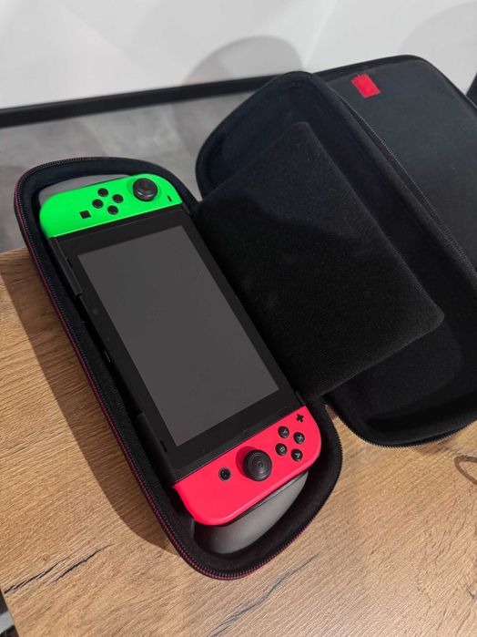 Konsola Nintendo Switch rozbudowany zestaw XXL 4x JoyCony + 4 gry