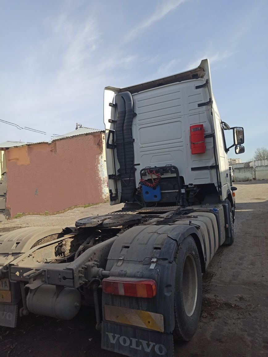 Volvo FH 13 440. Тягач 2008 год