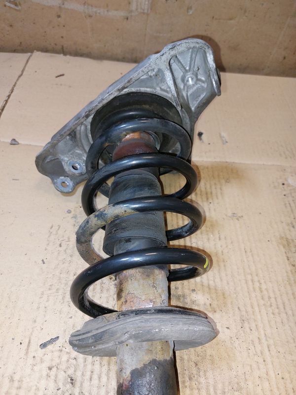 Amortyzator Sprężyna Przód Audi A4 B6/1.6