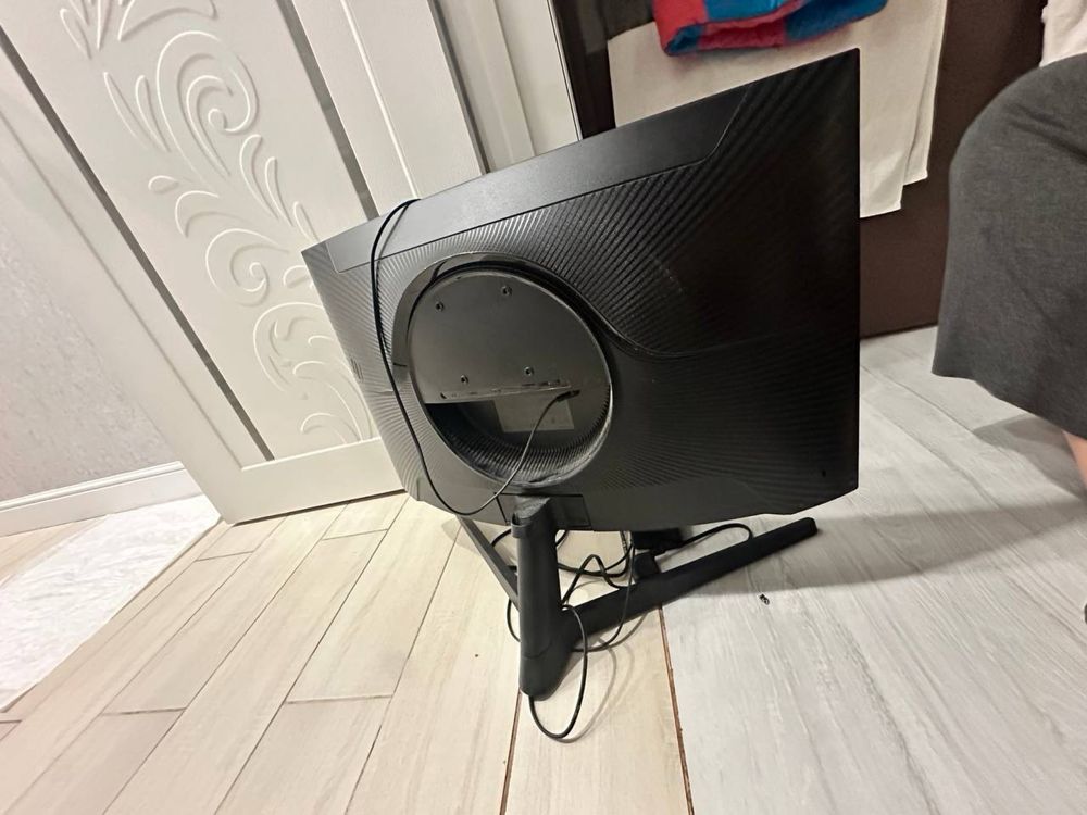 Монитор Samsung Odyssey G5 27” с разбитой матрицей, на запчасти