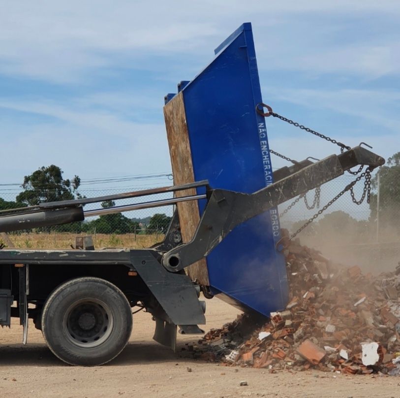 ENTULHO e RESÍDUOS de OBRAS recolhemos tudo em contentores e carrinhas