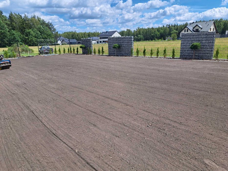 Rozwożenie ziemi, usługi traktorkiem z ładowaczem, trawniki