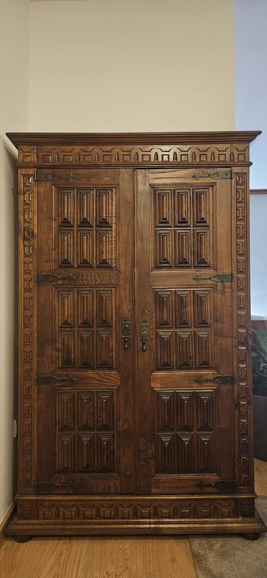 Vendo armário madeira maciça