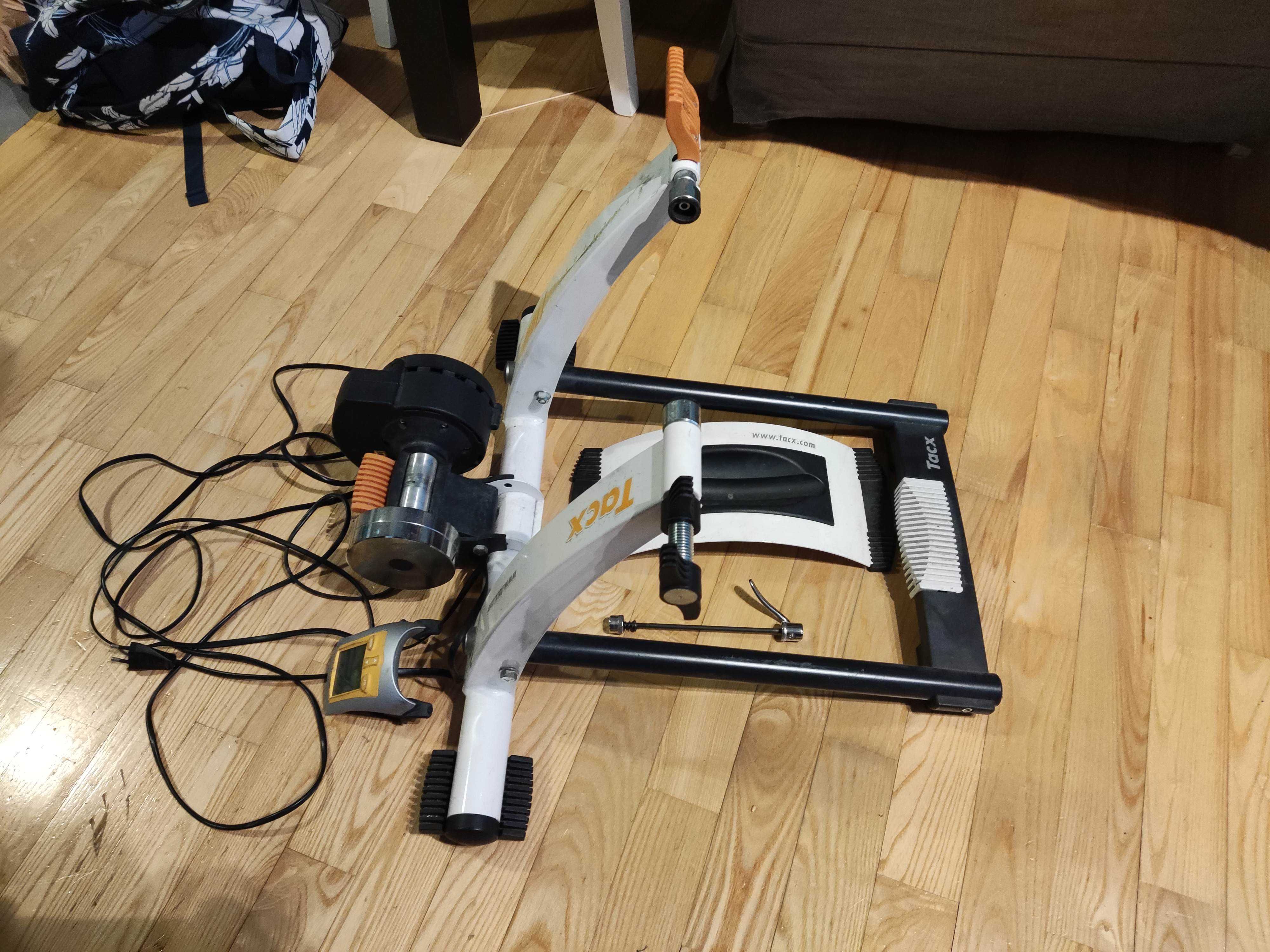 Trenażer Tacx Flow T1682