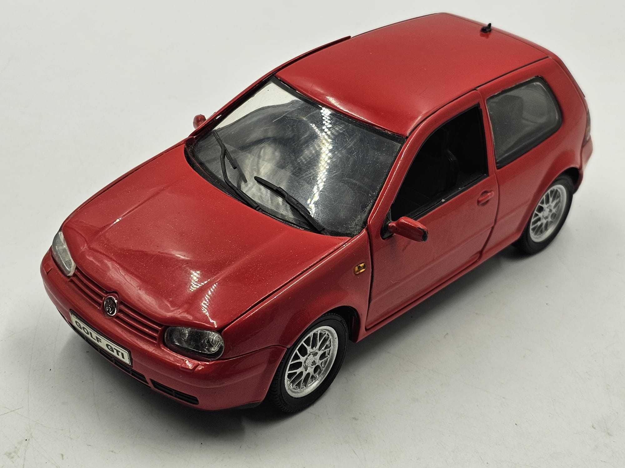 Revell 1/18 - Volkswagen Golf IV GTI