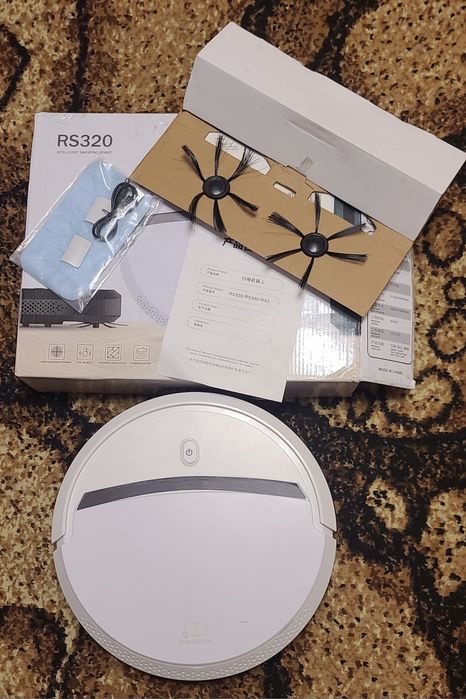 Робот пилосос підмітальник RS320