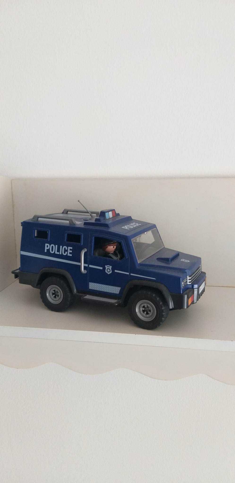 Carro de polícia Playmobil com barco atrelado
