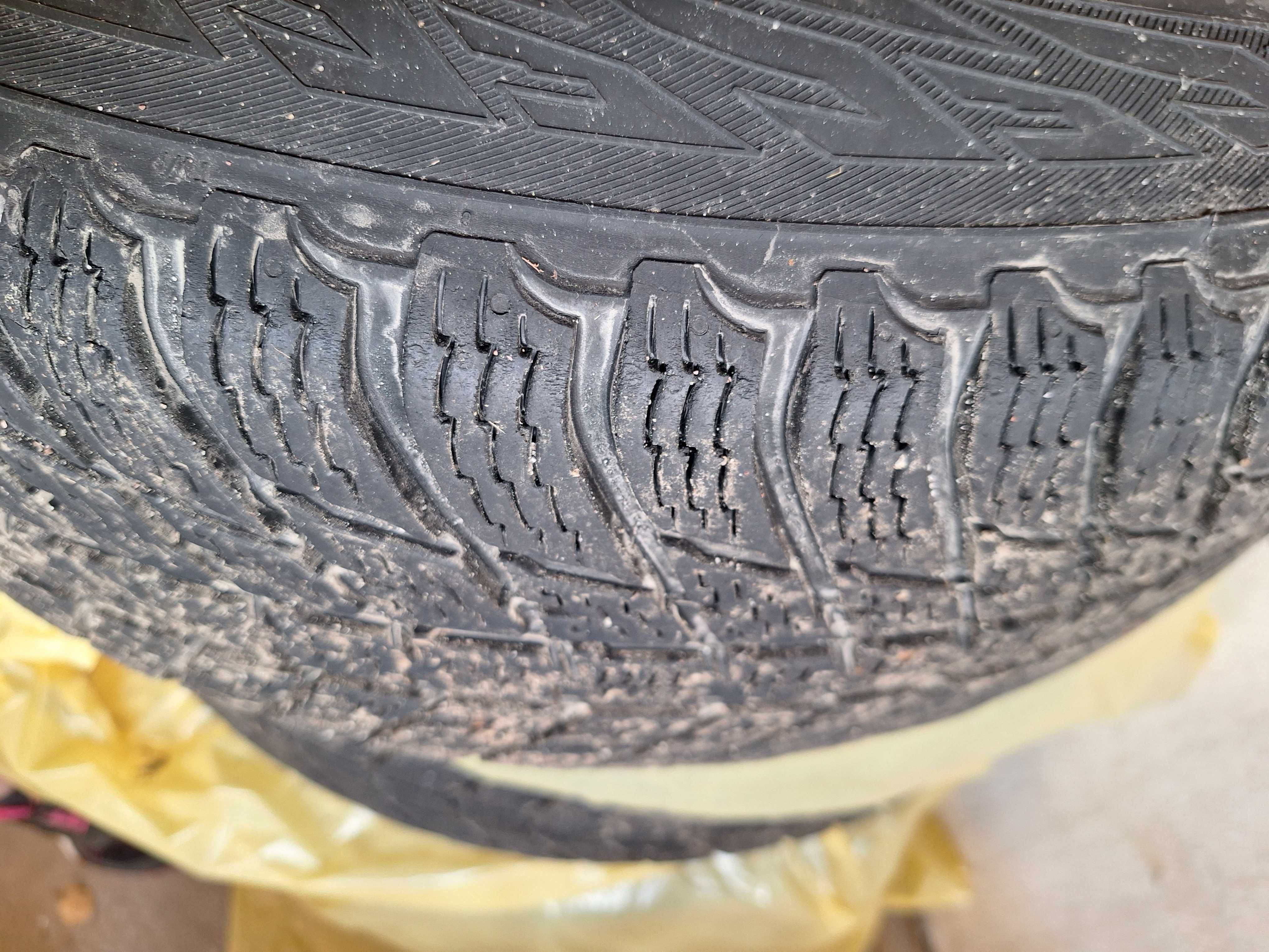 opony zimowe z felgami Nokian 235/65 R17