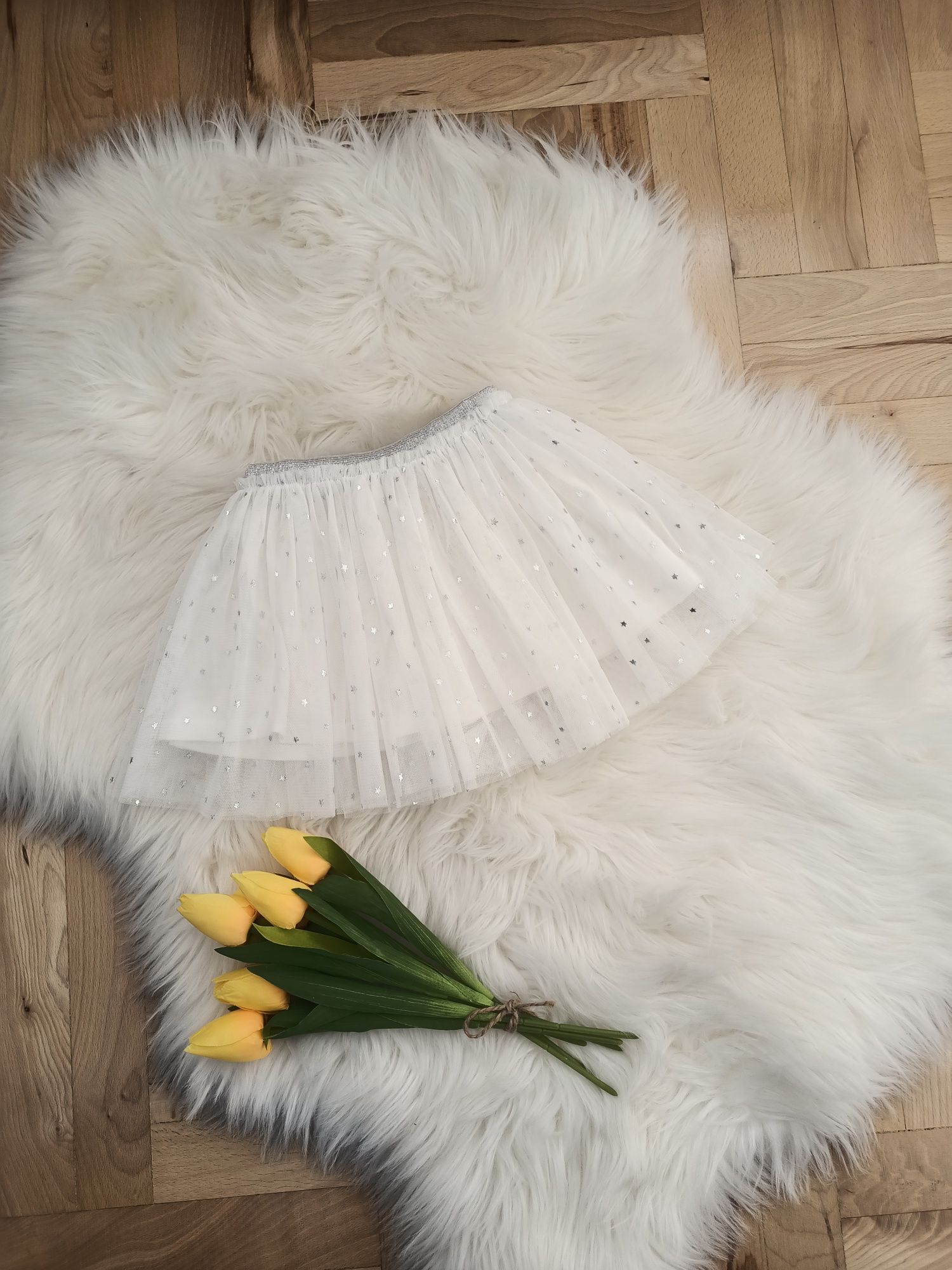 Tiulowa spódnica dla dziewczynki rozmiar 74 biała srebrne gwiazdki
