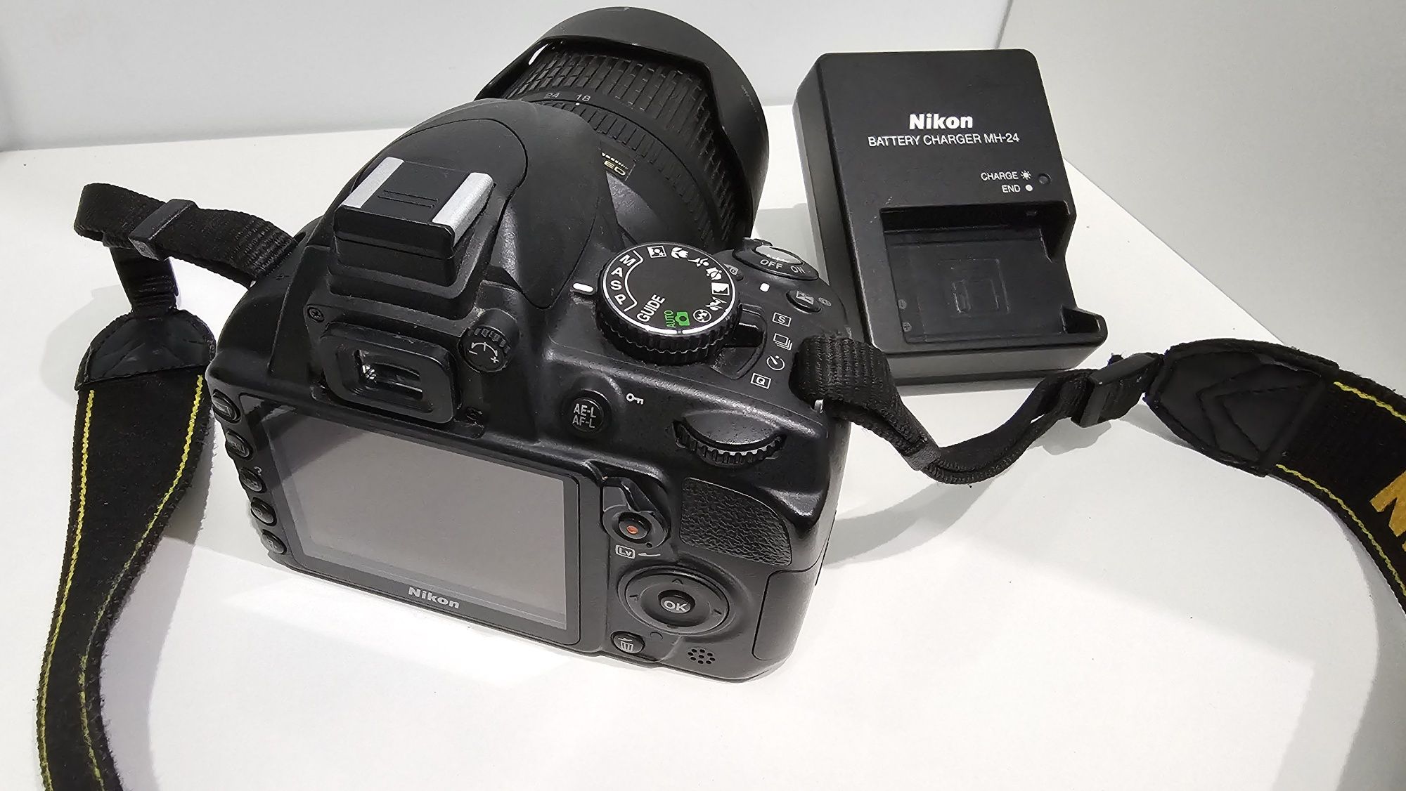 Дзеркальний фотоапарат Nikon D3100