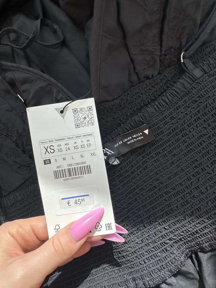 Чорна довга максі сукня в пол з бабовни та вишивкою Zara