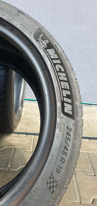 245/45/19 Michelin
