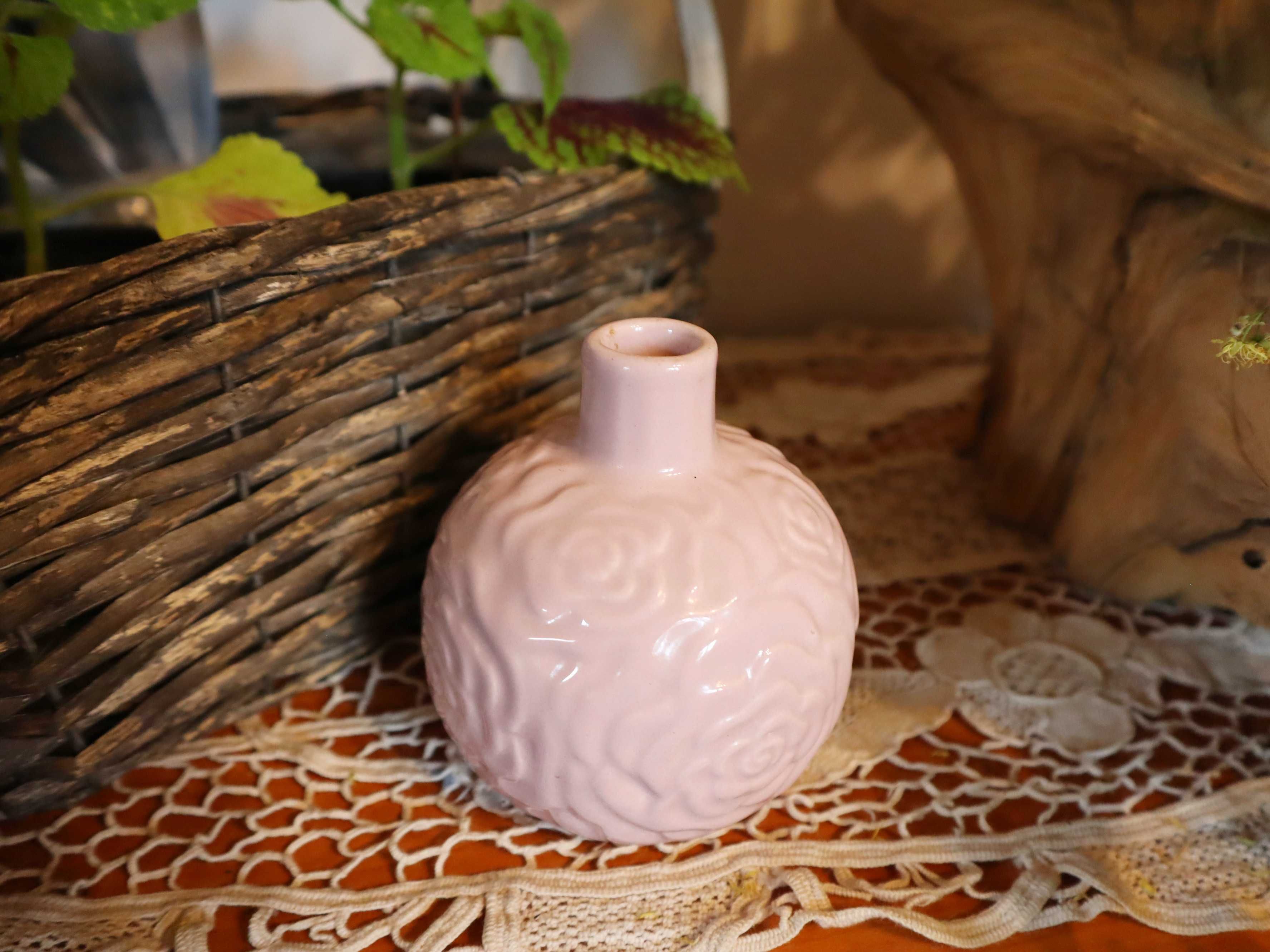 Wazonik porcelanowy różowy