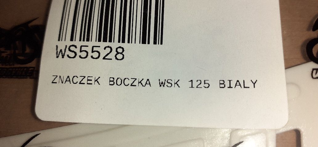 Fabrycznie nowy znaczek emblemat boczka osłony wsk125 biały