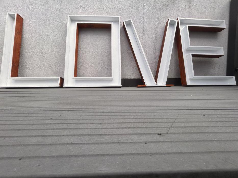 Napis love na wesele ścianka pary mlodej drewniana