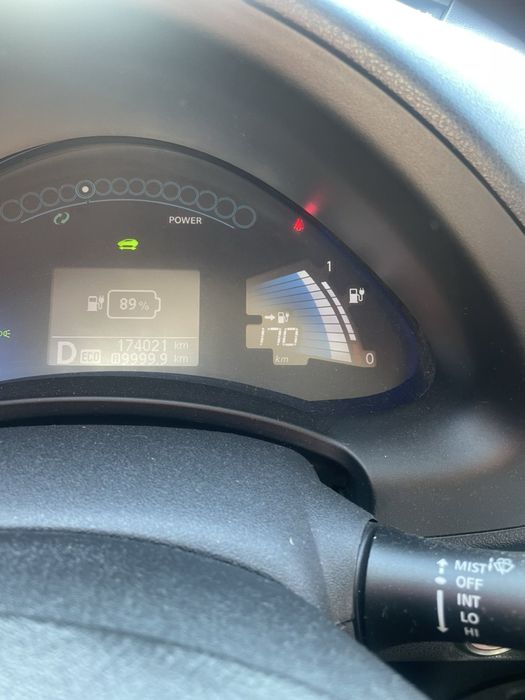 Nissan leaf ліф електричка