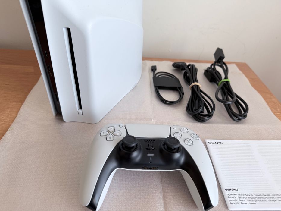 Konsola PS5 Slim 1TB SSD z Napędem +Pad Zestaw Zadbany
