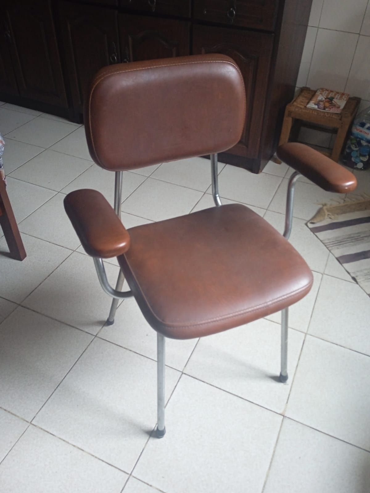 Secretária e cadeira