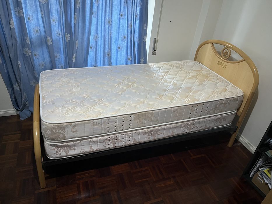 Cama de Solteiro + 2 colchões