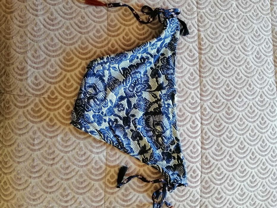 Vários bikinis praticamente novos