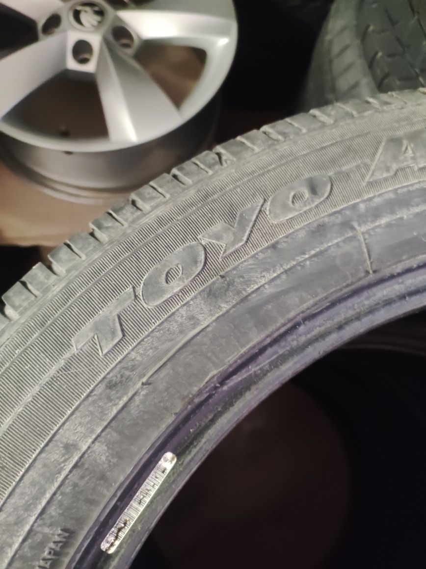Продам комплект резини TOYO 225/55/19