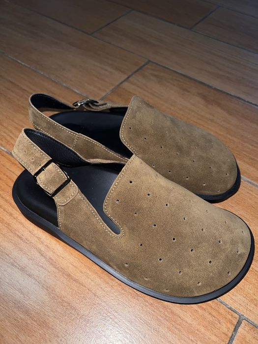 Замшевые клоги.