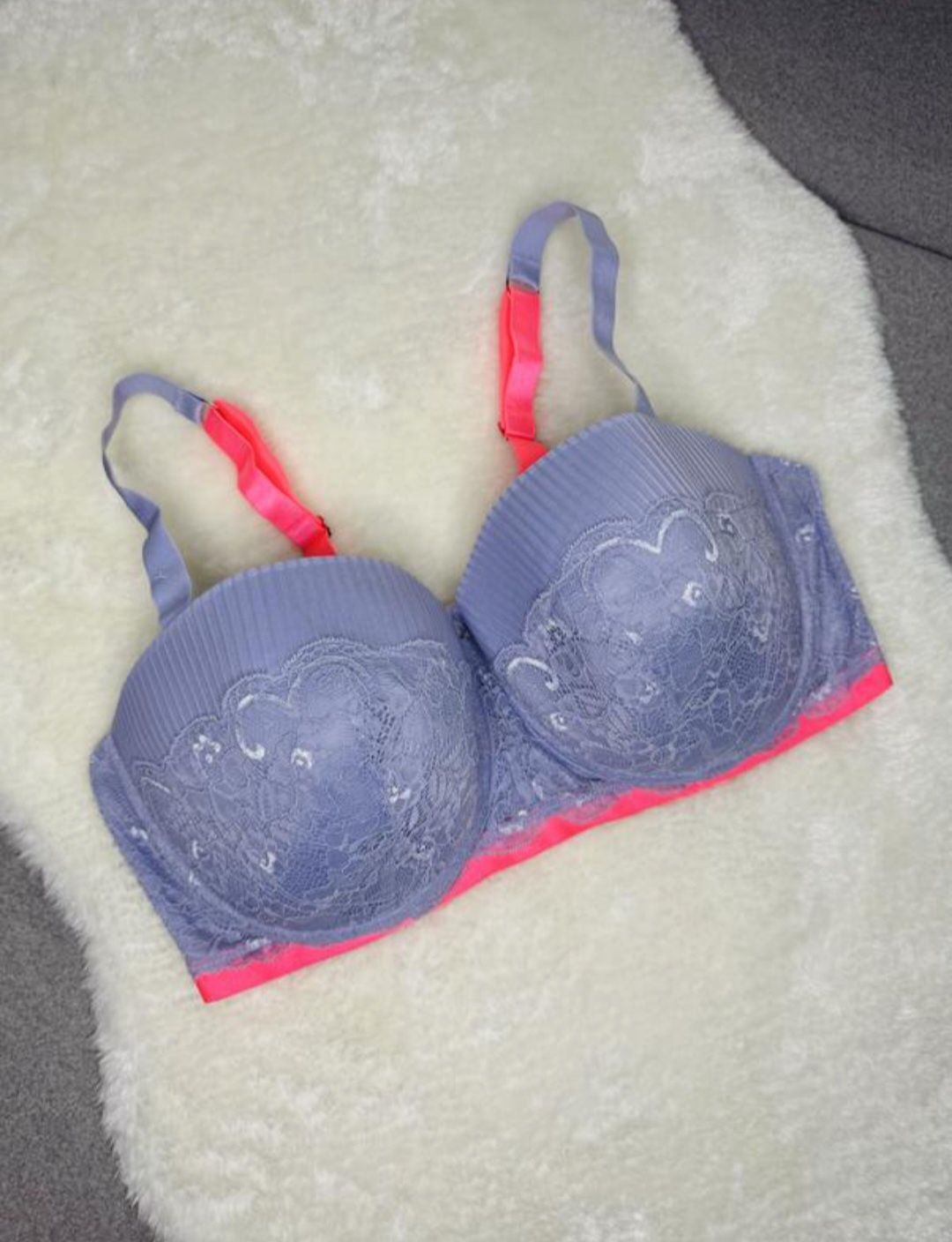Бюстгальтер великого розміру 40 е,40dd,90dd 90e