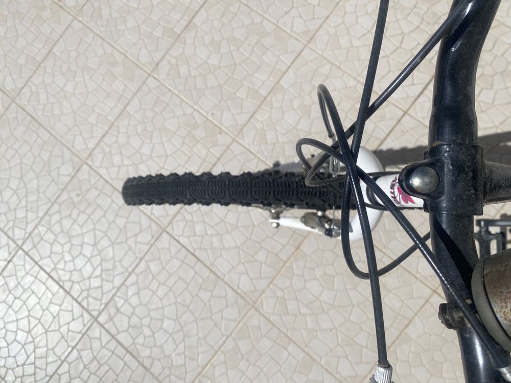 Bicicleta crianca rosa e branca