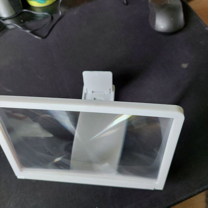 Podstawka szkło powiększające do smartphone.