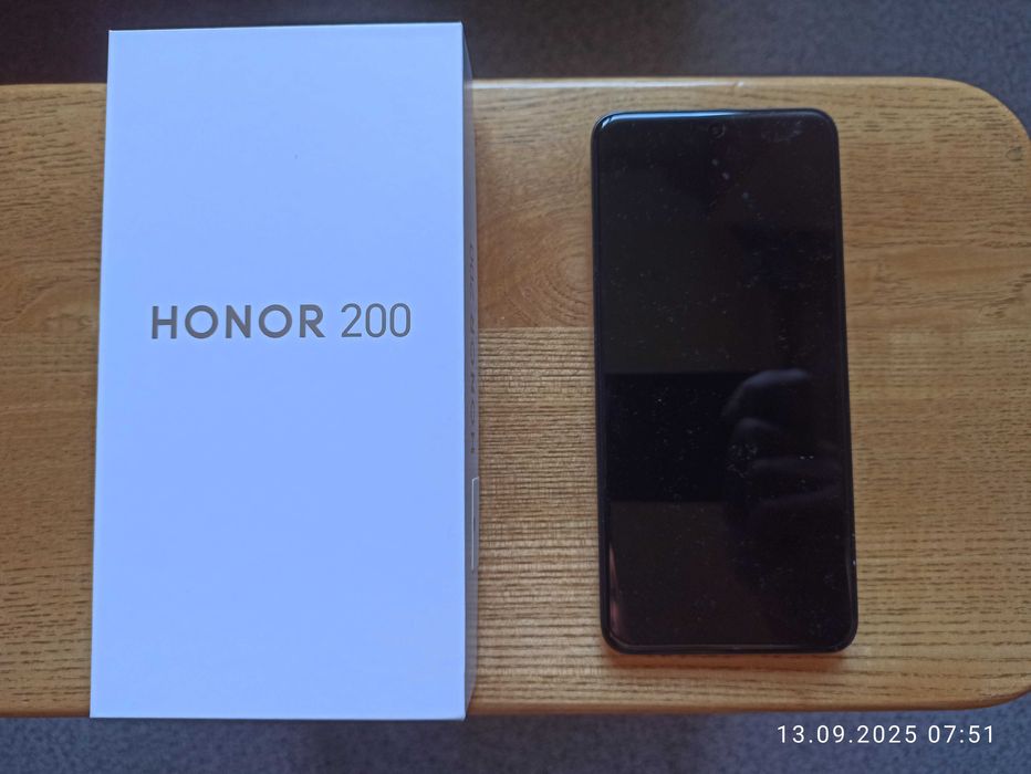 Продам  новый телефон honor 200 12/512